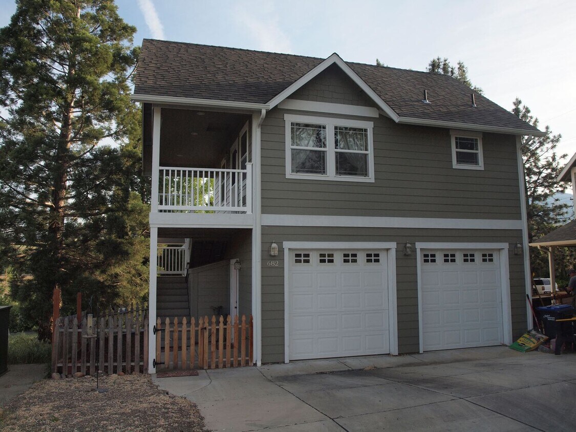 Primary Photo - One bedroom apartment with garage