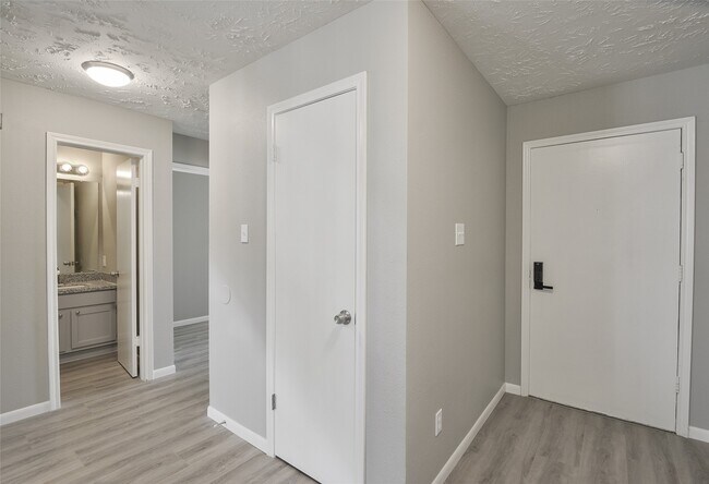 Foto del edificio - 5514 Dove Forest Ln