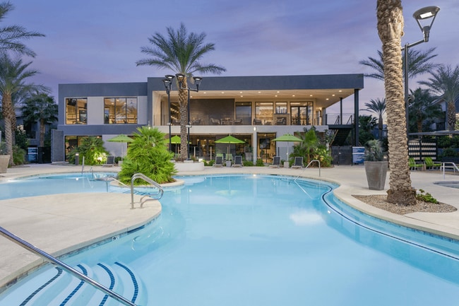 Building Photo - Evolve