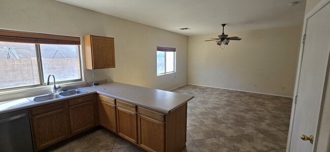 Foto del edificio - 10433 E Butte St