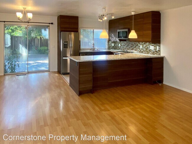 Foto del edificio - 3 br, 2 bath House - 819 Poplar Ave