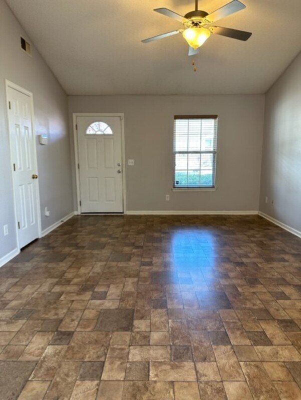 Foto del edificio - 325 Windsor Brook Rd