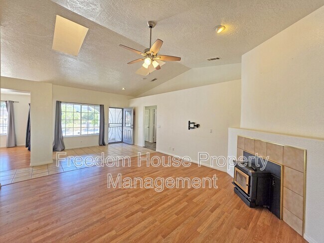 Building Photo - 2250 S Ambush St