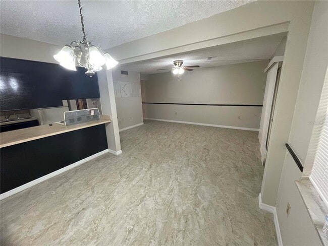 Foto del edificio - 1000 Lake of the Woods Blvd