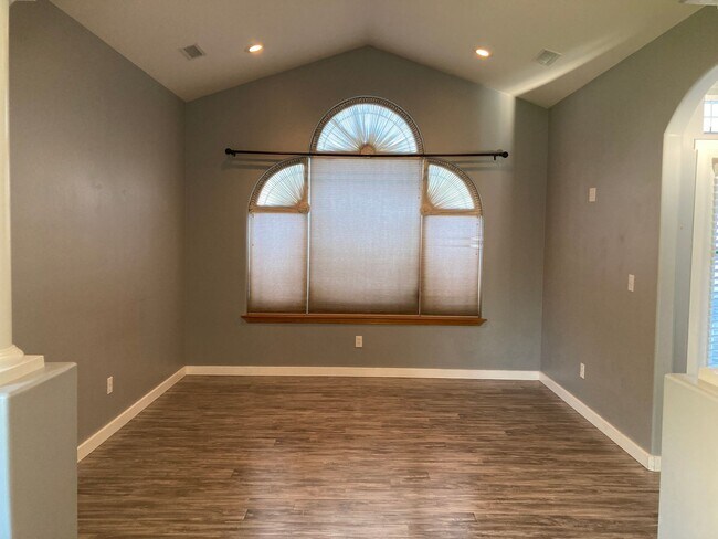 Foto del edificio - 1136 Tomich Ave