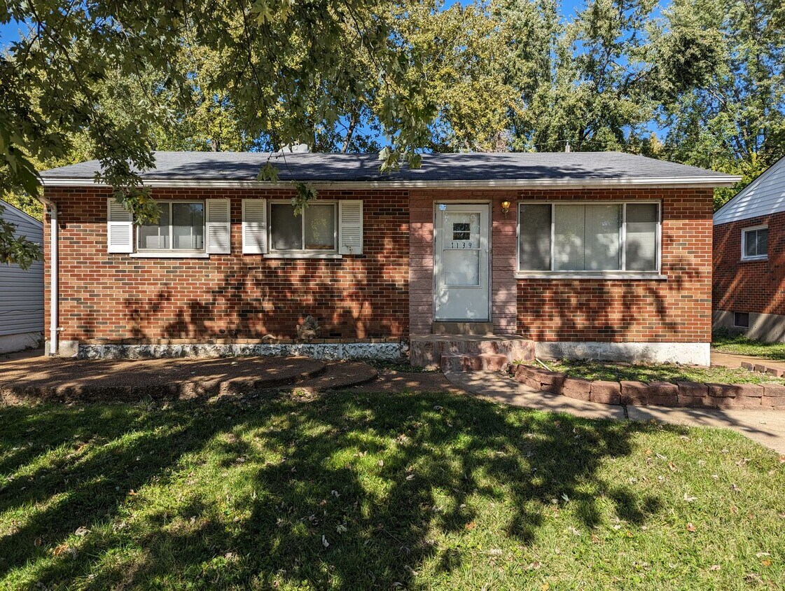 Primary Photo - 3 Bedroom Brick Ranch in Spanish Lake!