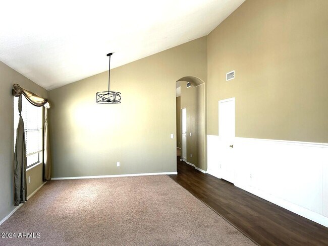 Foto del edificio - 1801 E Toledo St