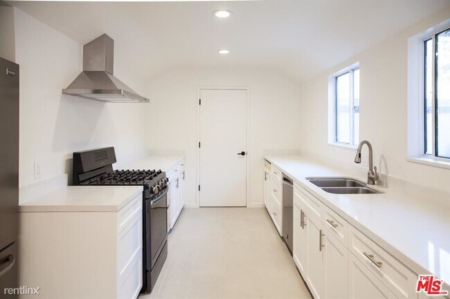 Building Photo - 3 br, 2 bath House - 6905 Costello Ave