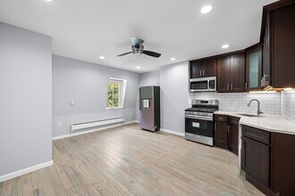 Building Photo - 376 Forrest St