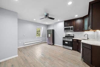 Building Photo - 376 Forrest St