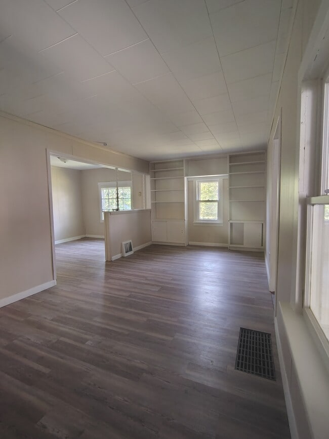 Building Photo - 325 Gilbert Terrace