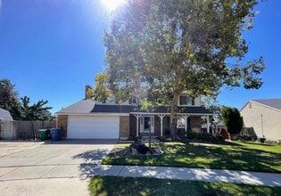Building Photo - 1242 Eastridge Cir