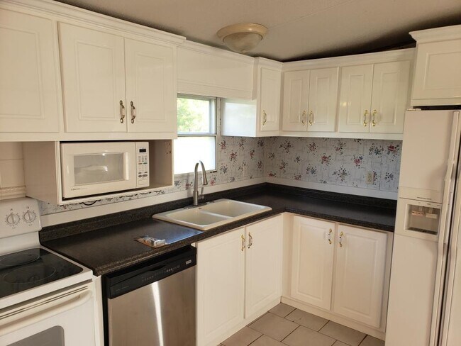 Foto del edificio - 3677 Eddins Rd