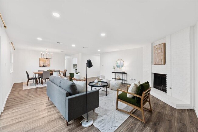 Building Photo - 6900 Lunar Dr