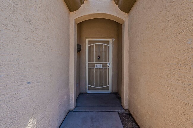 Foto del edificio - 3 Bed 2 Bath - New Kitchen Appliances\Carp...