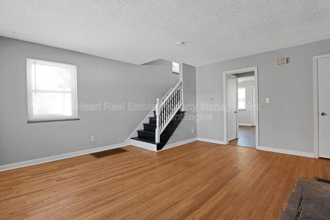 Building Photo - 338 S Chase Ave