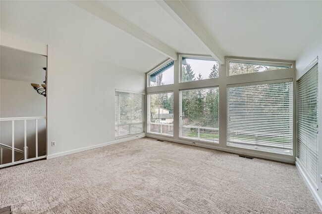 Foto del edificio - Amazing Split Level 4 Bedroom Home in Bell...