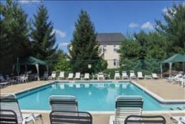Foto principal - 503 Brittany Dr