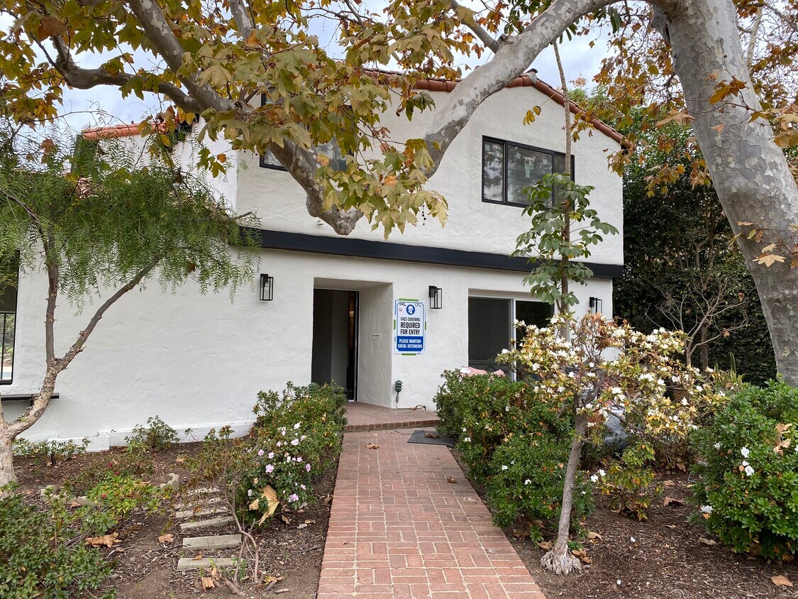 239 N Cliffwood Ave, Los Angeles, CA 90049 House Rental in Los