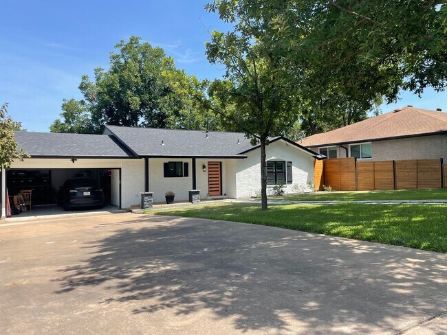 Building Photo - 3 br, 2 bath House - 11817 Tedford St