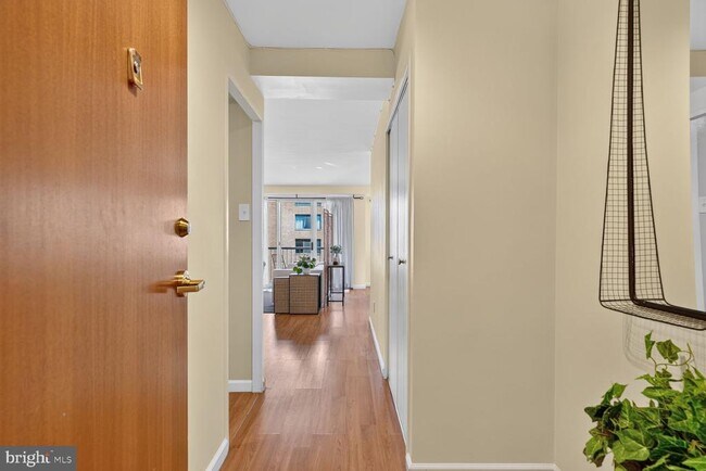 Foto del edificio - 730 24th St NW