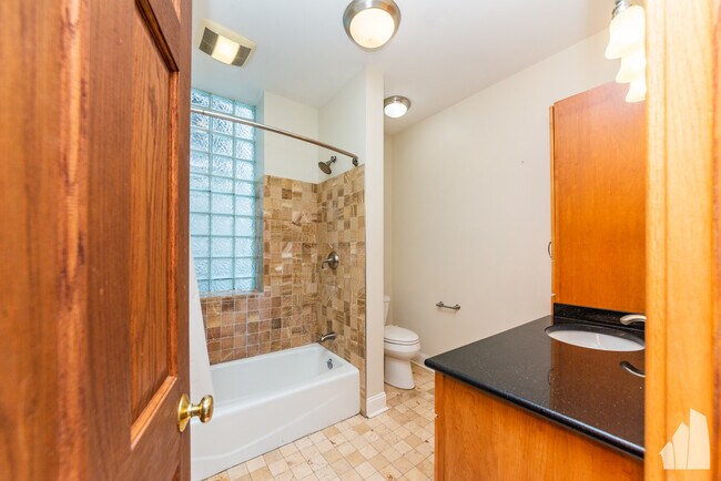 Building Photo - 1538 N Oakley Blvd
