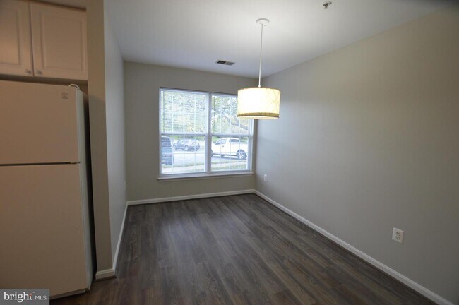Building Photo - 2501 Driftwood Ct