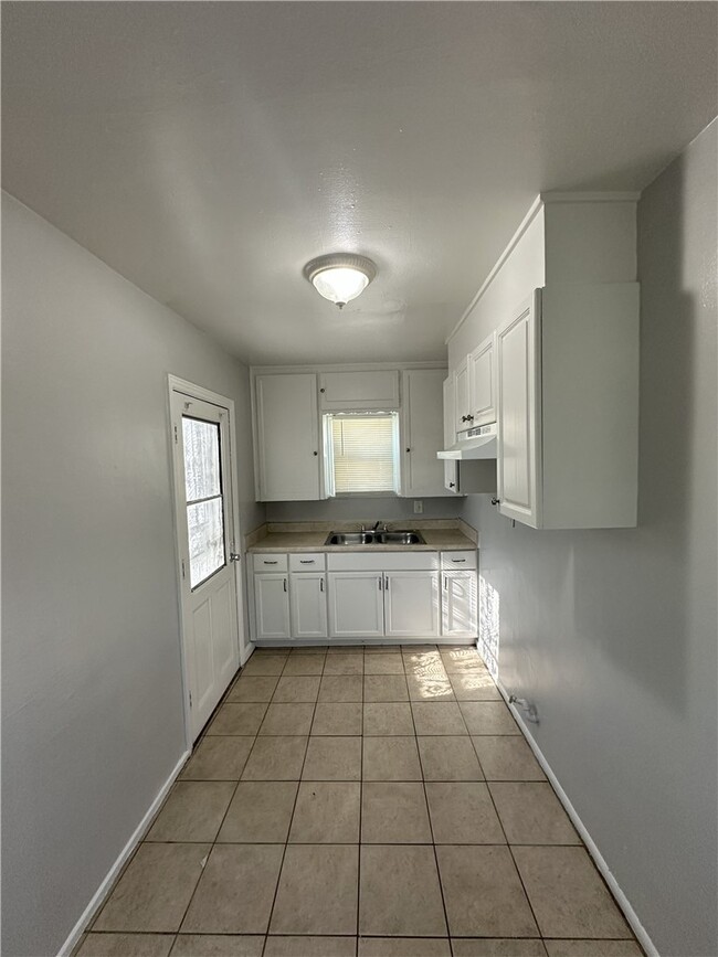 Building Photo - 126 S Giovanola Ave