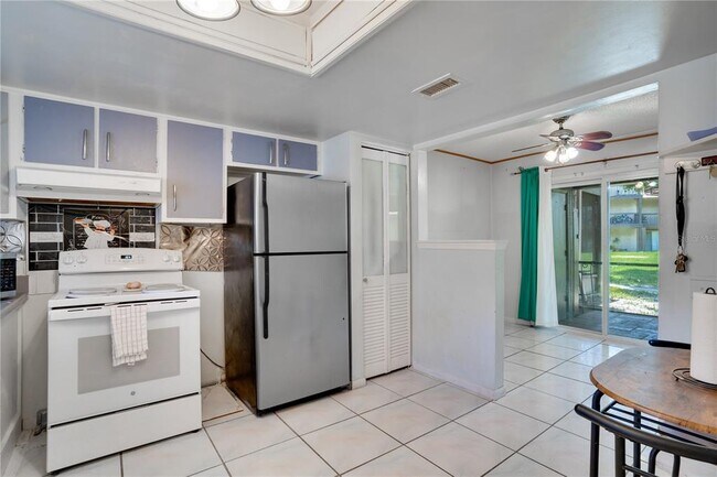Foto del edificio - 6338 Newtown Cir