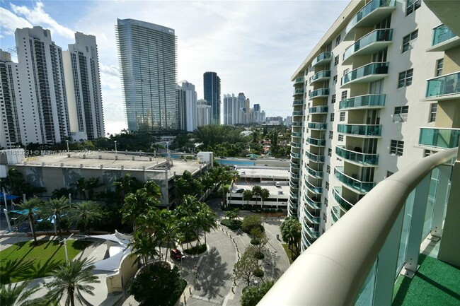 Foto del edificio - 19370 Collins Ave