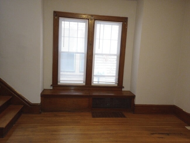 Building Photo - 2444 Deming Ave