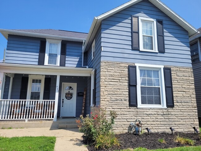 Building Photo - 711 E 6th Ave