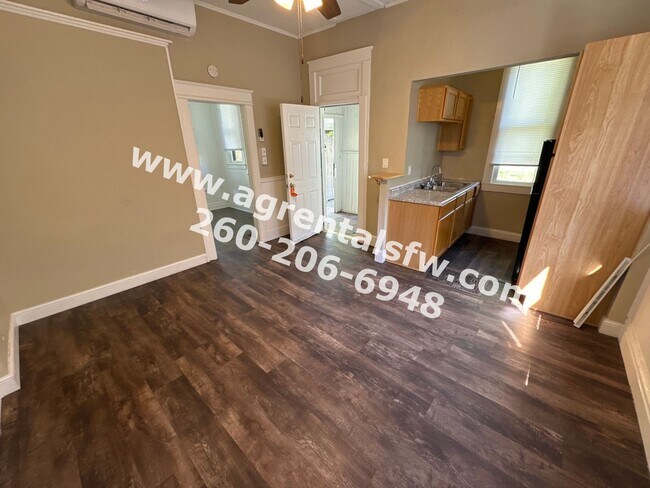 Building Photo - 2411 Fox Ave