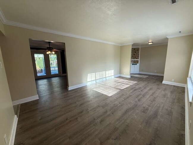 Building Photo - Gulf Breeze Proper - Casablanca - 2 bed, 1 bath