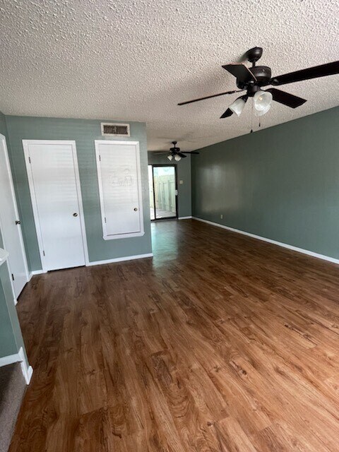 Foto del edificio - 909B Castle Heights Dr