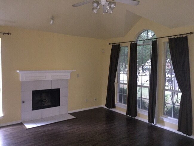 Building Photo - AVAILABLE NOW!!! Stunning 3-Bed, 2.5-Bath ...