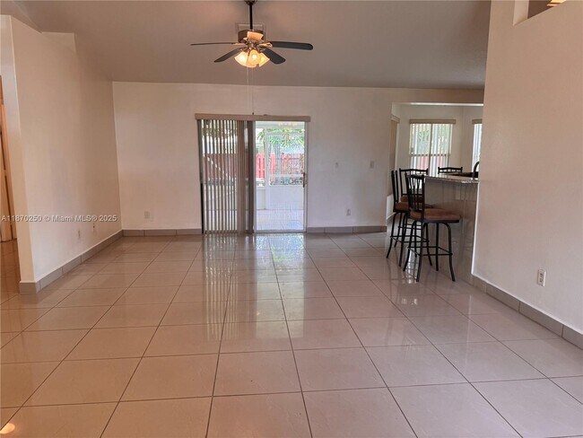 Foto del edificio - 1265 SW Santiago Ave