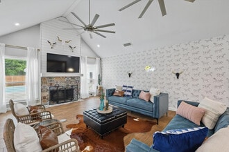 Building Photo - 6333 Tosca Dr