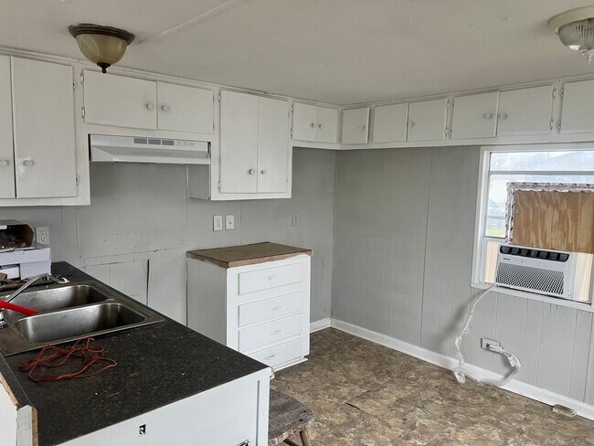 Foto del edificio - Two Bedroom One Bath Mobile Home