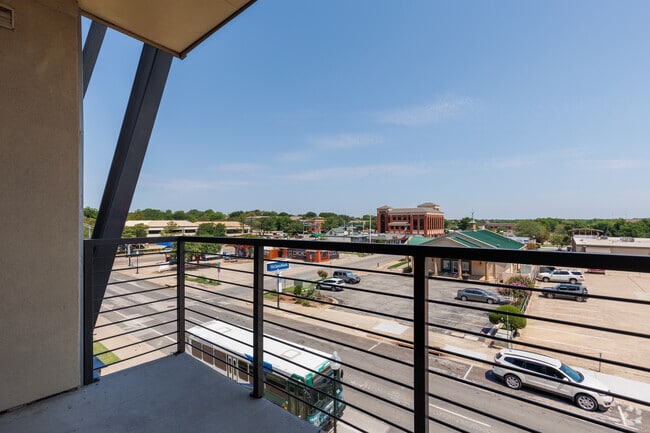 2BR, 2BA - 1,008SF - Balcony - H Squared