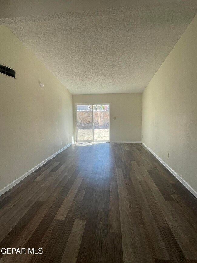 Foto del edificio - 866 Barandal Dr