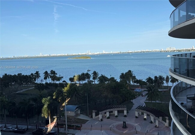 Foto del edificio - 488 NE 18th St