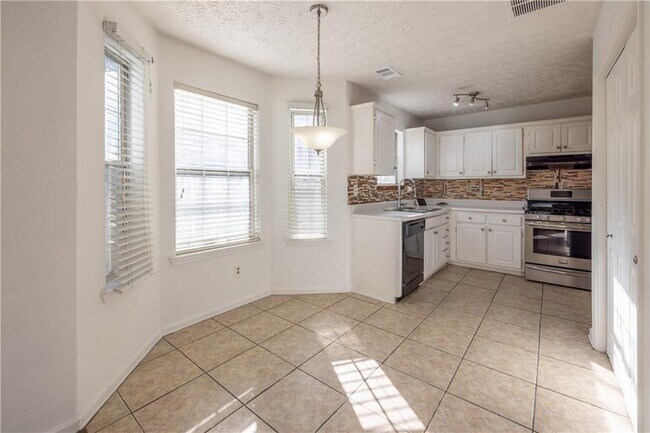 Building Photo - 3394 Wild Flower Cove
