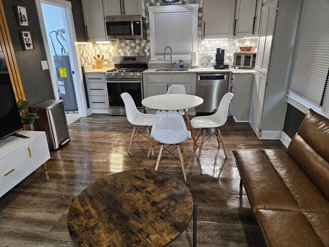 Foto del edificio - 122 Malone Dr