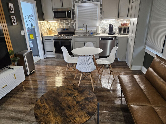 Building Photo - 122 Malone Dr