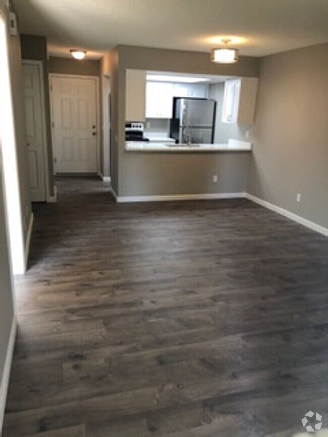 Building Photo - 447 S Memphis Way