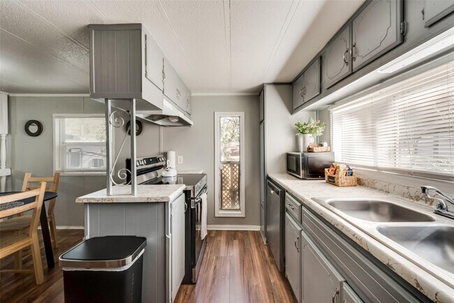 Building Photo - 1253 Lindale Terrace
