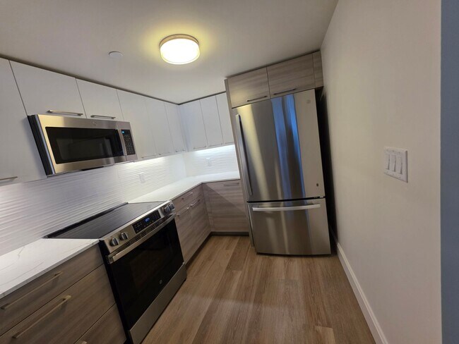 Foto del edificio - No Brokers Fee Unit at Packard's Corner, Luxury Building. Concierge, Pool, Gym, In-Unit Washer an...