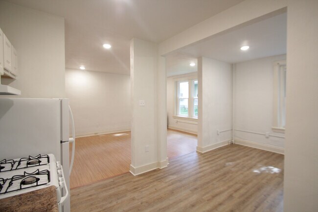 Building Photo - 423 Biddle Ave