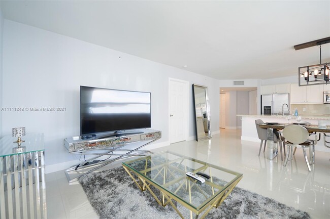 Building Photo - 1155 Brickell Bay Dr